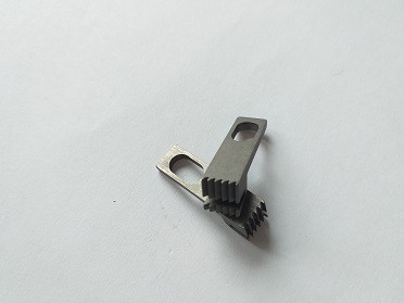 Juki MO-804 interlock láncoló fog B1658804-000