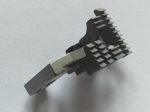 Siruba 757, 767 interlock hátsó tolófog D581