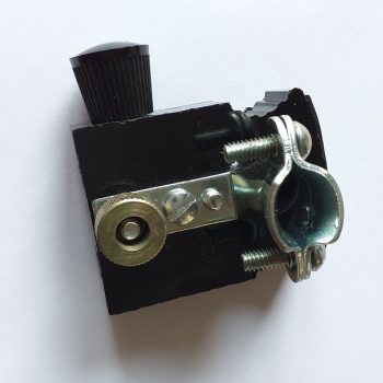 Szabászgép elektromos csatlakozó